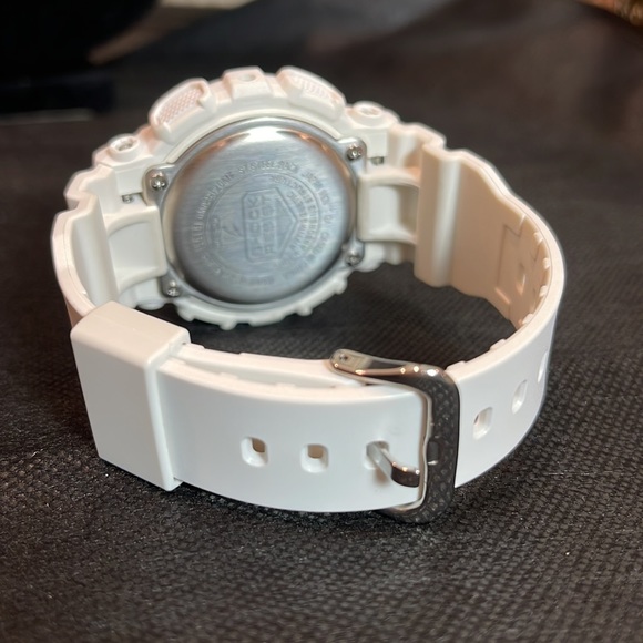 G-Shock GMAS120MF-7A2 White & Rose Gold Watch, used one time in great condition - Picture 7 of 7